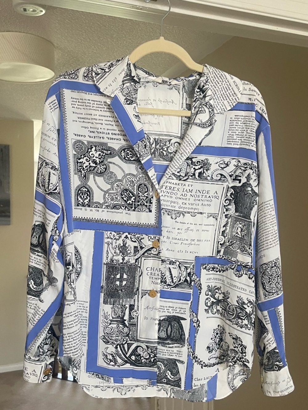 Dias Printed Blouse – Blue & White Baroque / Script Print - Picture 5 of 6